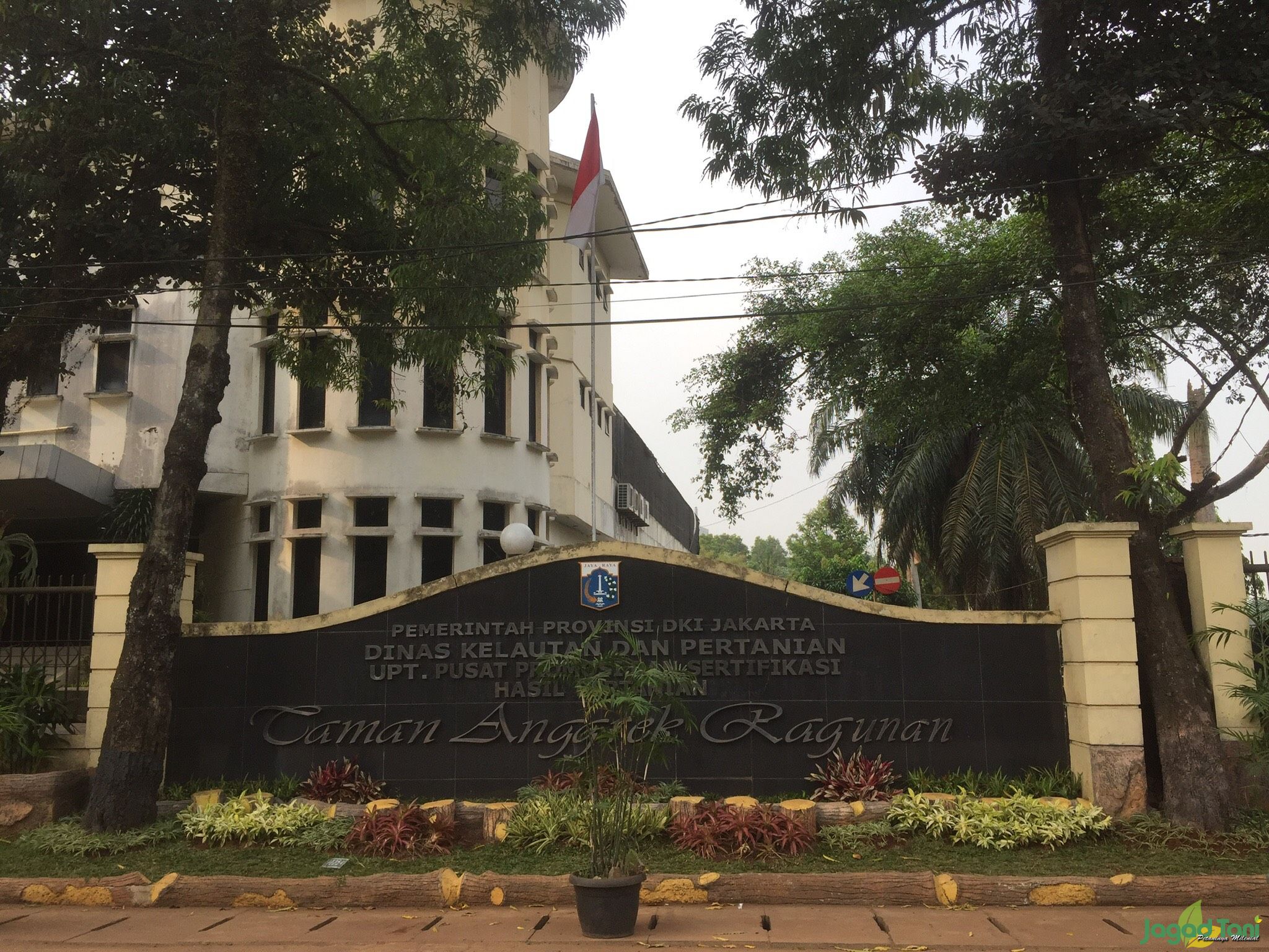Taman Anggrek Ragunan tampak depan