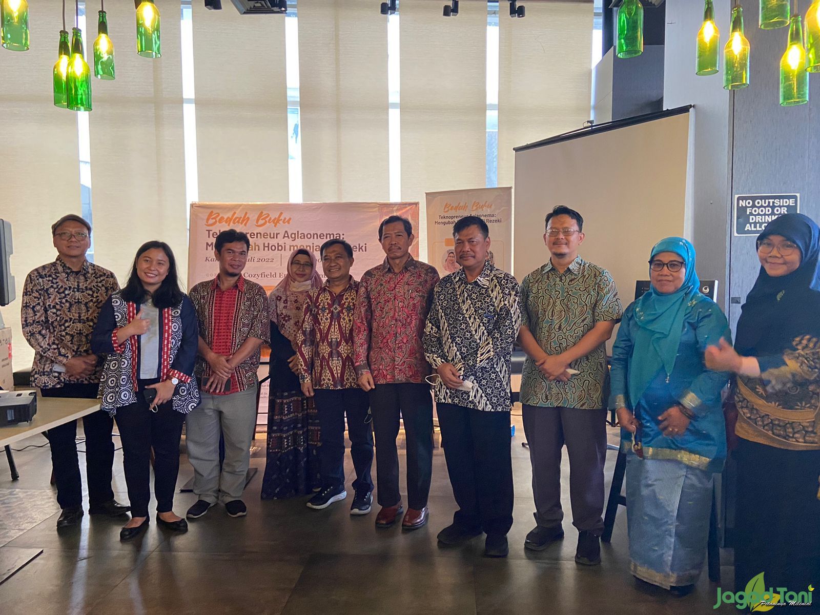 Aglaonema Jadi Ide Dasar Penulisan Sebuah Buku 