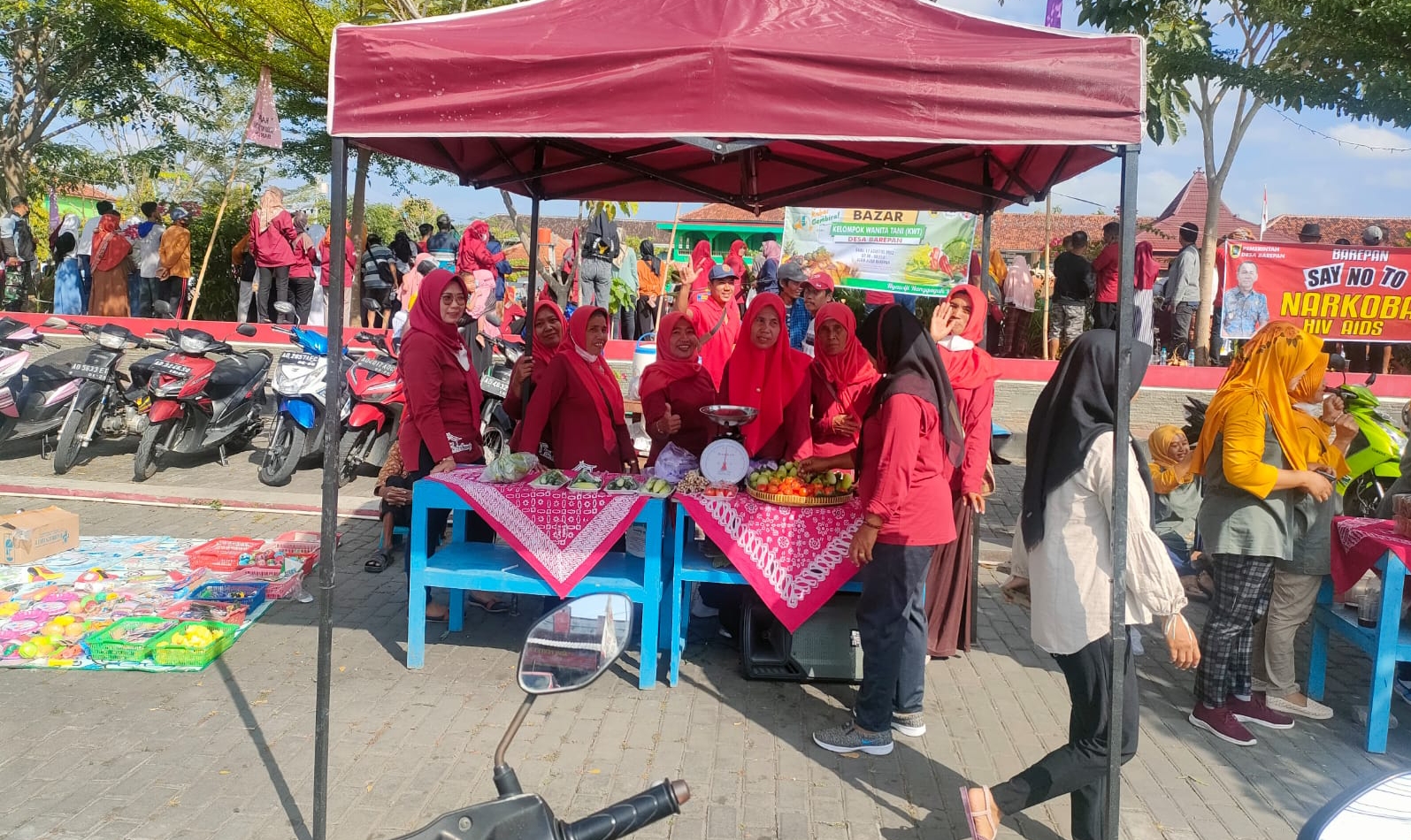 Dongkrak Perekonomian, Kelompok Wanita Tani Desa Barepan Gelar Bazar Produk Pertanian