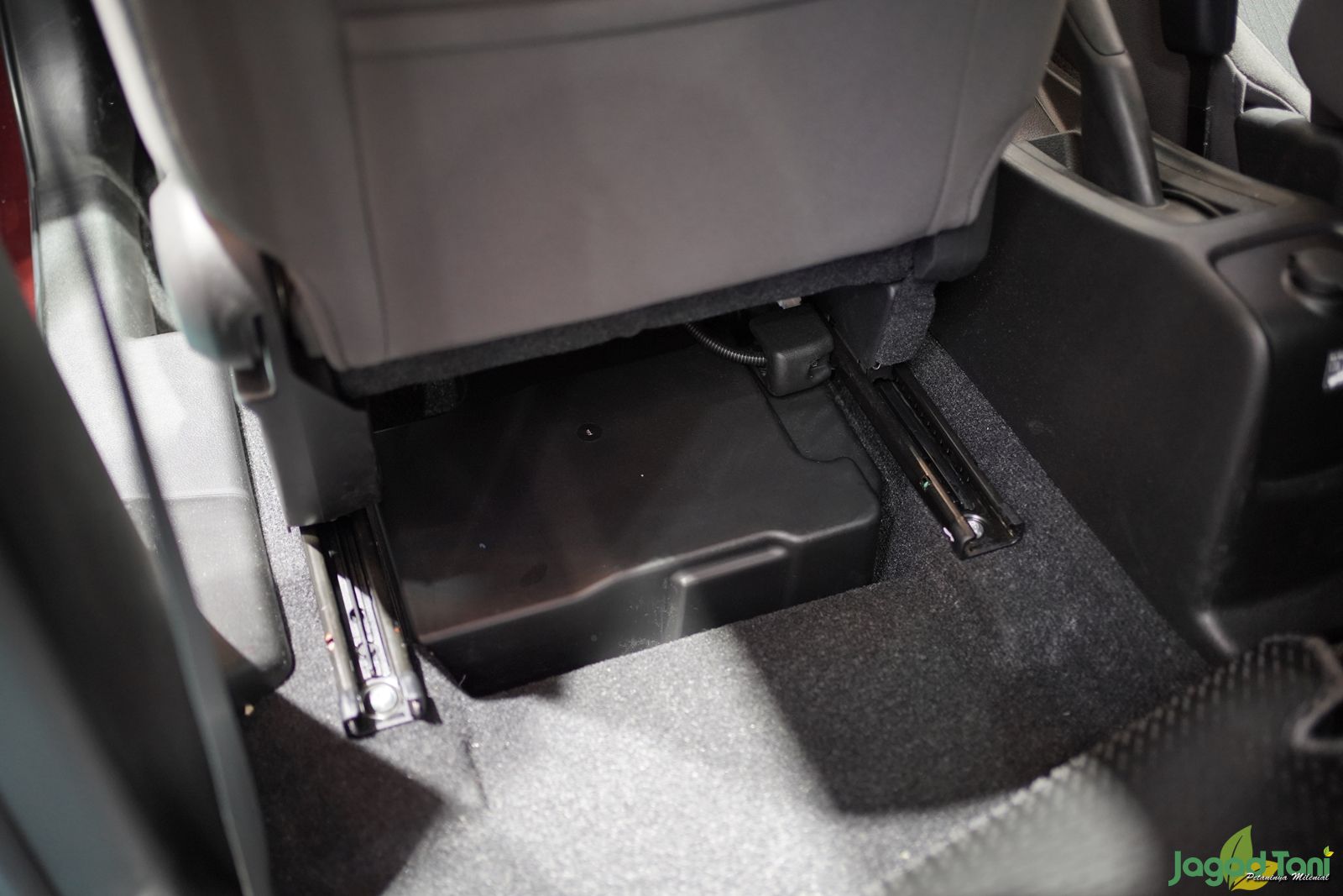 Posisi baterai lithium-ion Suzuki All New Ertiga Hybrid 
