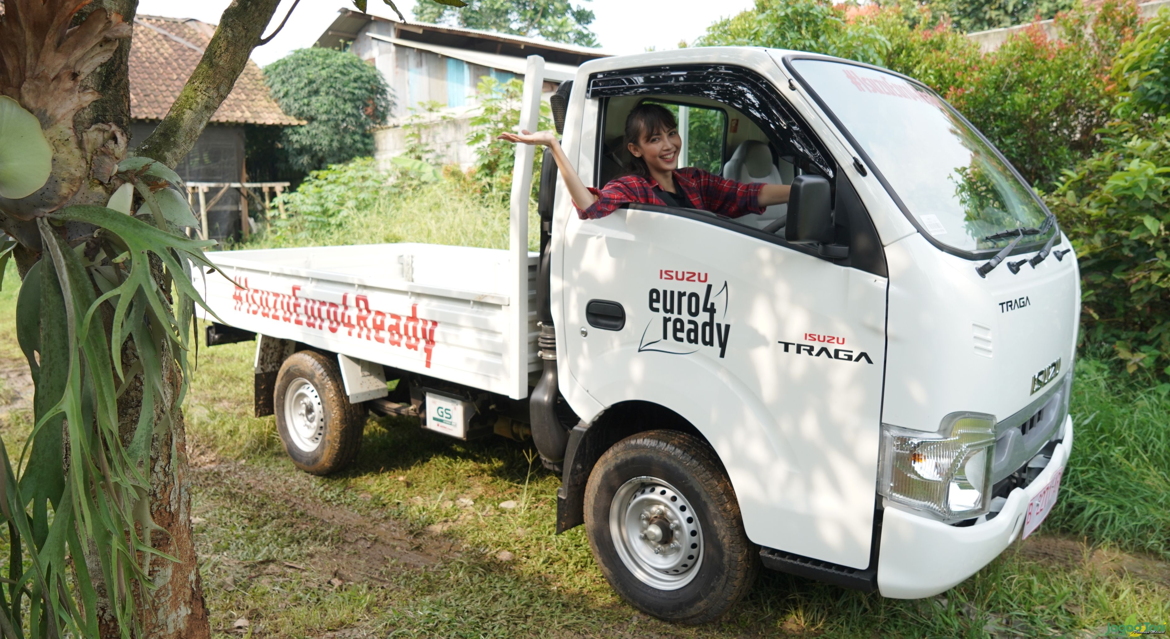 Berpetualang Bersama Isuzu Traga dan Sahabat Tani 
