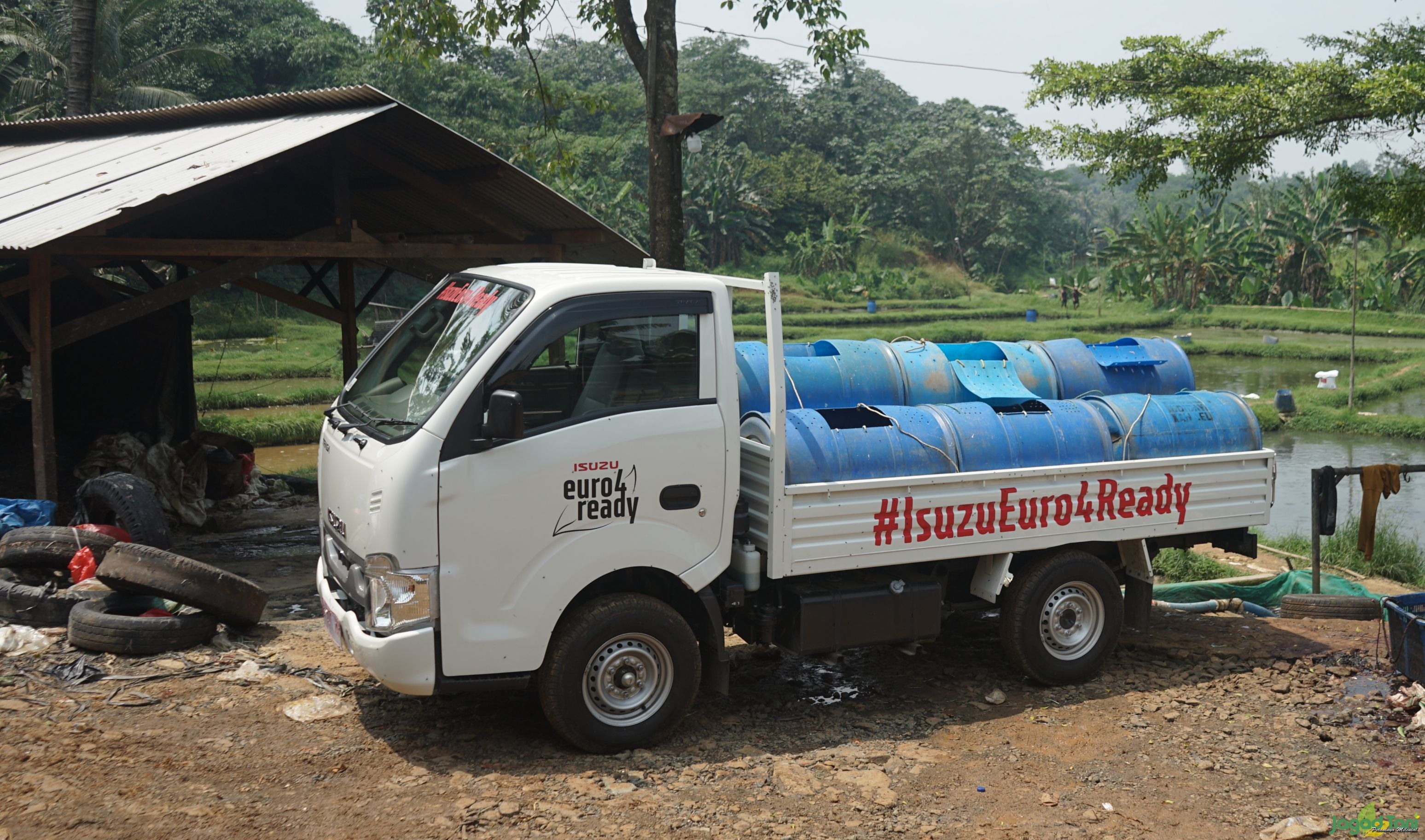 Berpetualang Bersama Isuzu Traga dan Sahabat Tani 