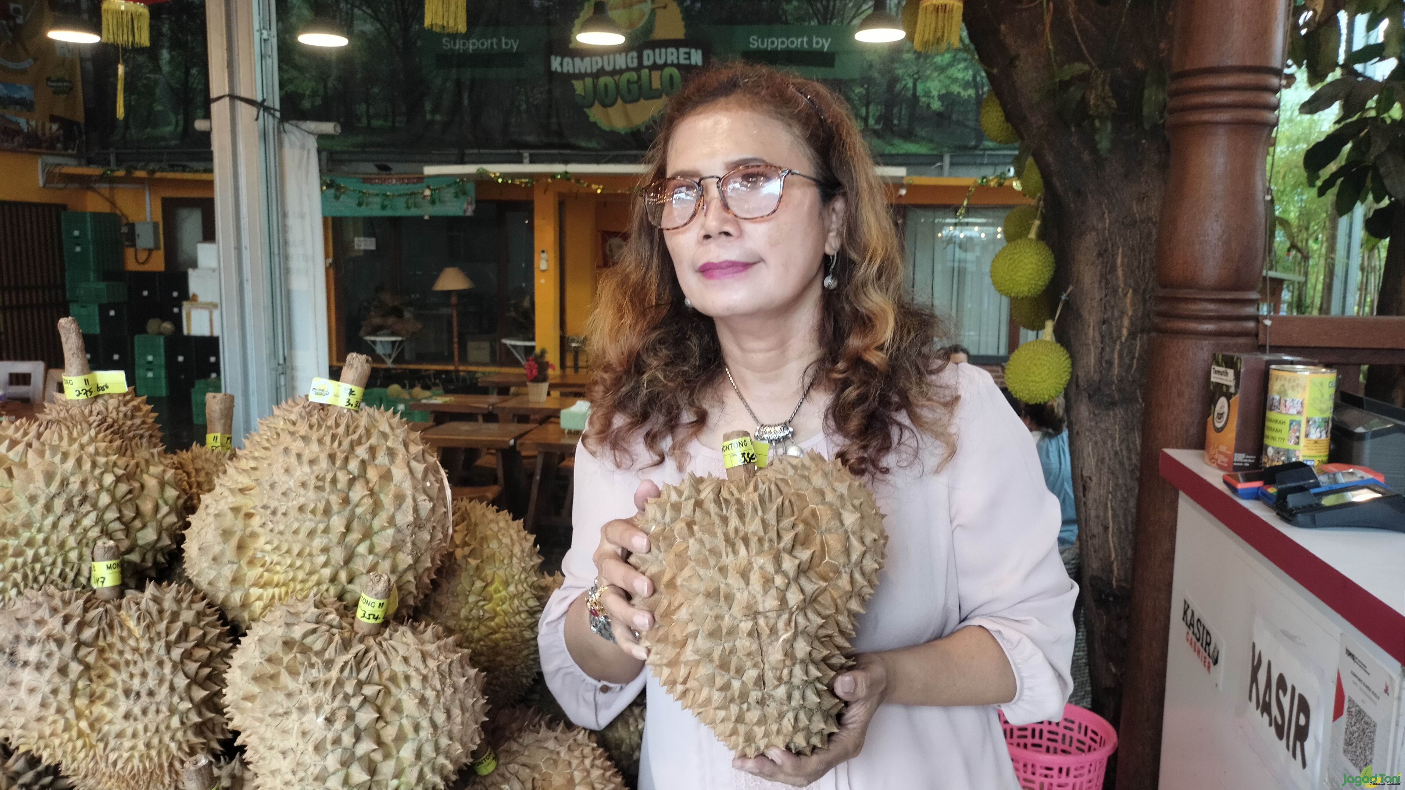 Masline Nababan pemilik Kampung Duren Joglo 