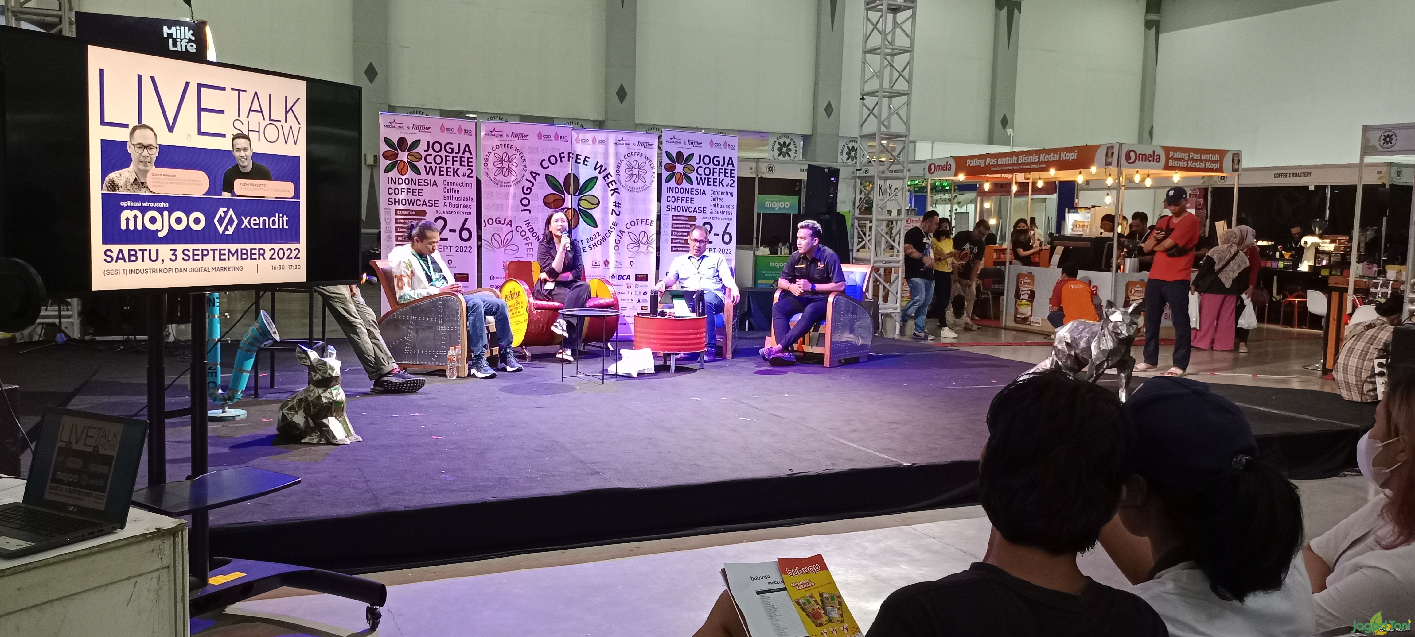 Talkshow Kopi Industri dan Digital Marketing pada gelaran Jogja Coffee Week #2 di Jogja Expo Center 