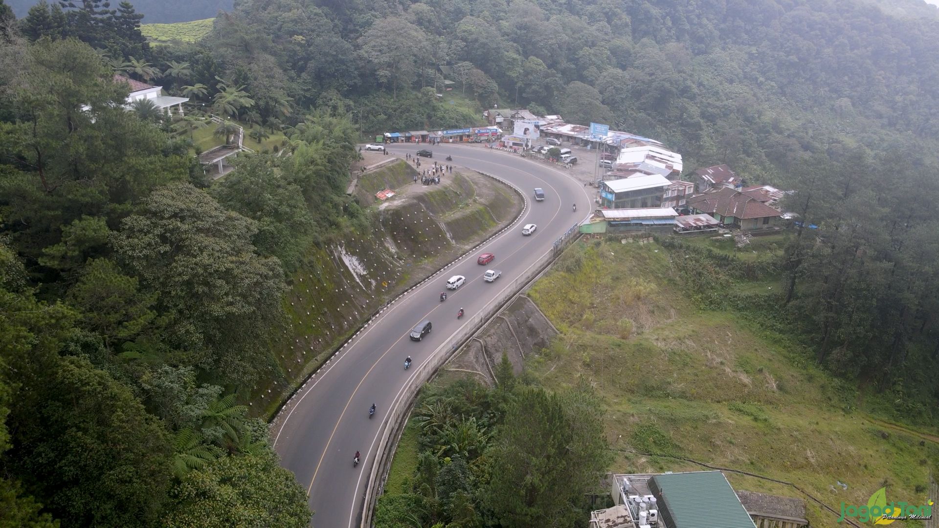 Petualangan Isuzu Traga Bersama Petani 