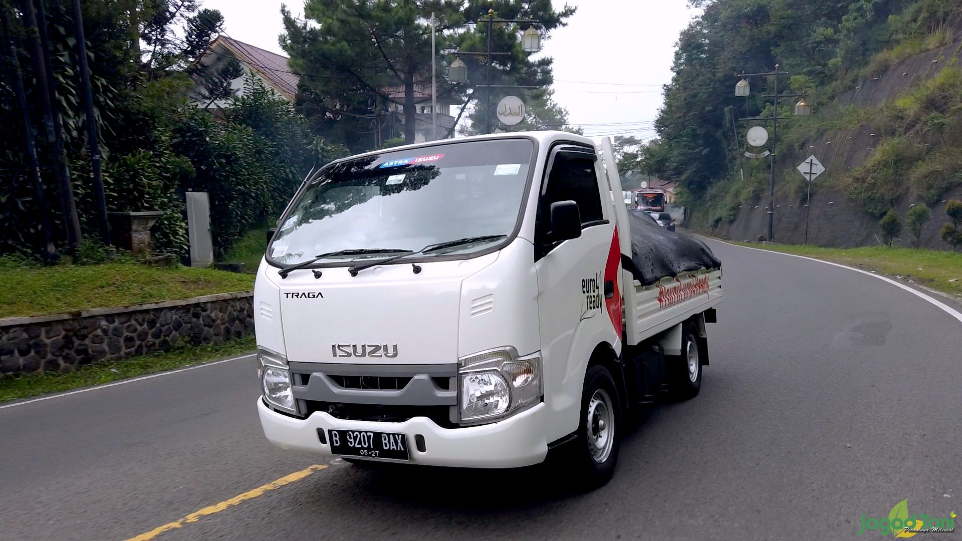 Petualangan Isuzu Traga kirim Ikan Air Tawar