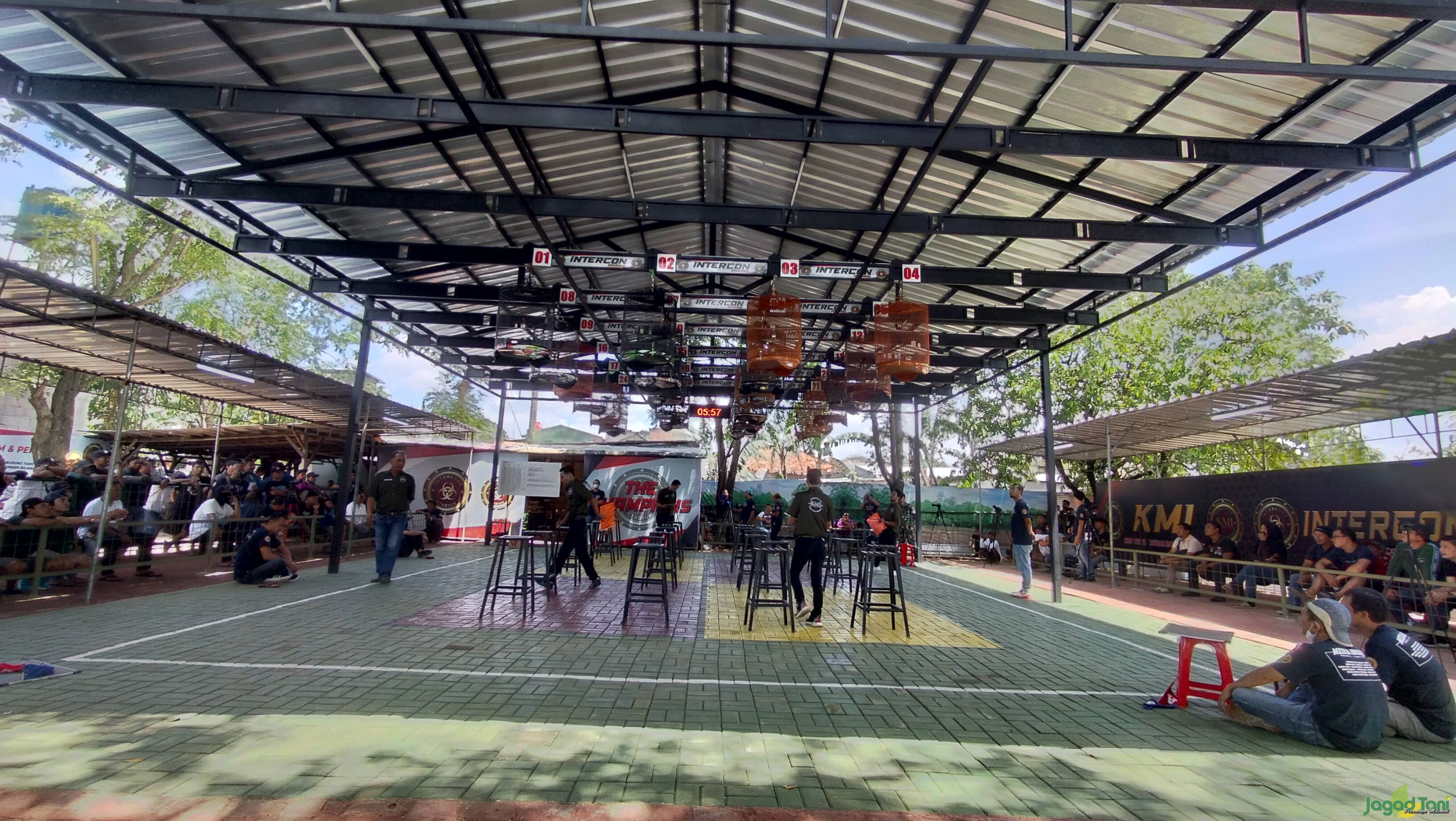 Tiang Besi, Ngabuburit Ala Kicau Mania