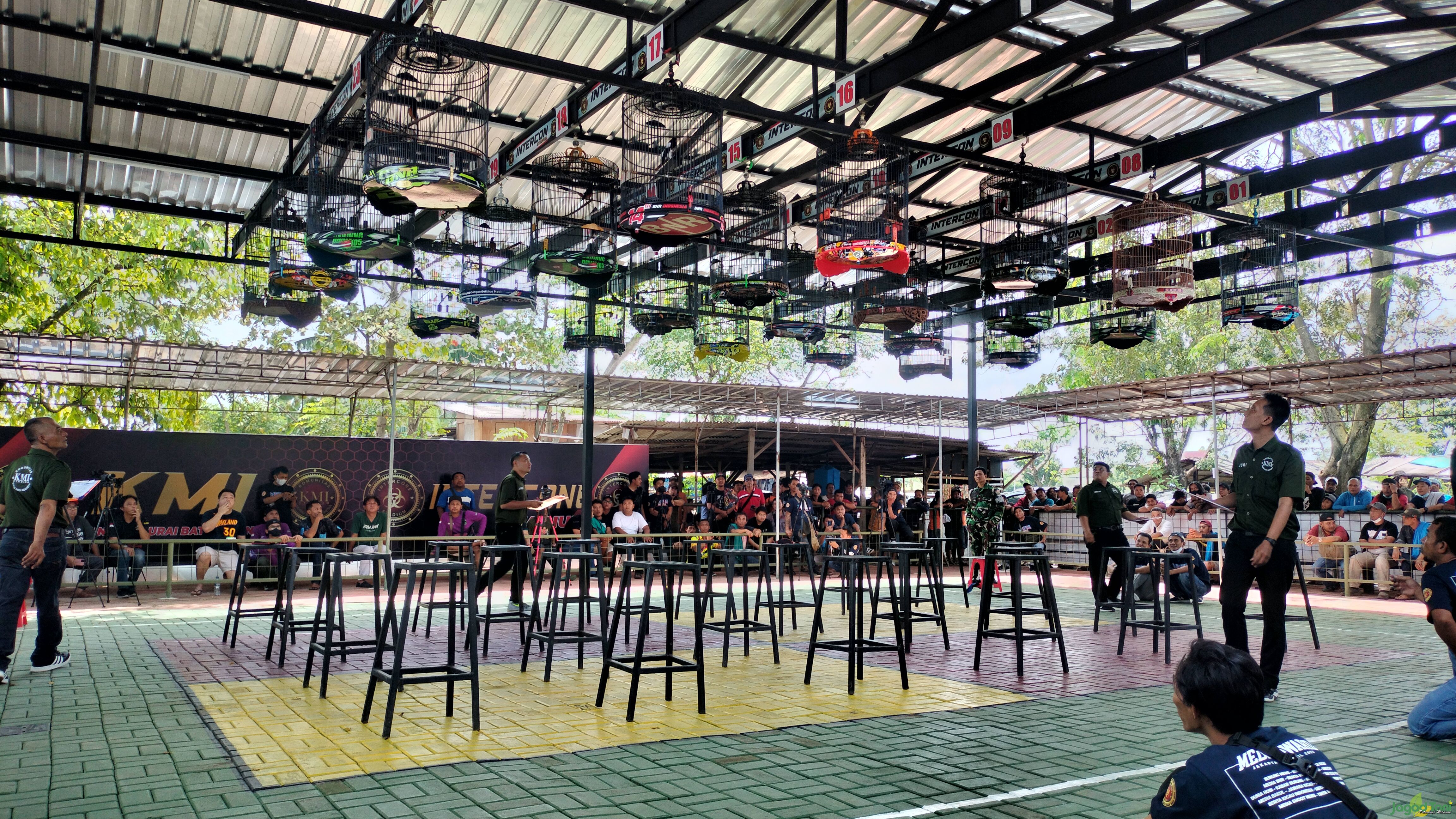 Tiang Besi, Ngabuburit Ala Kicau Mania