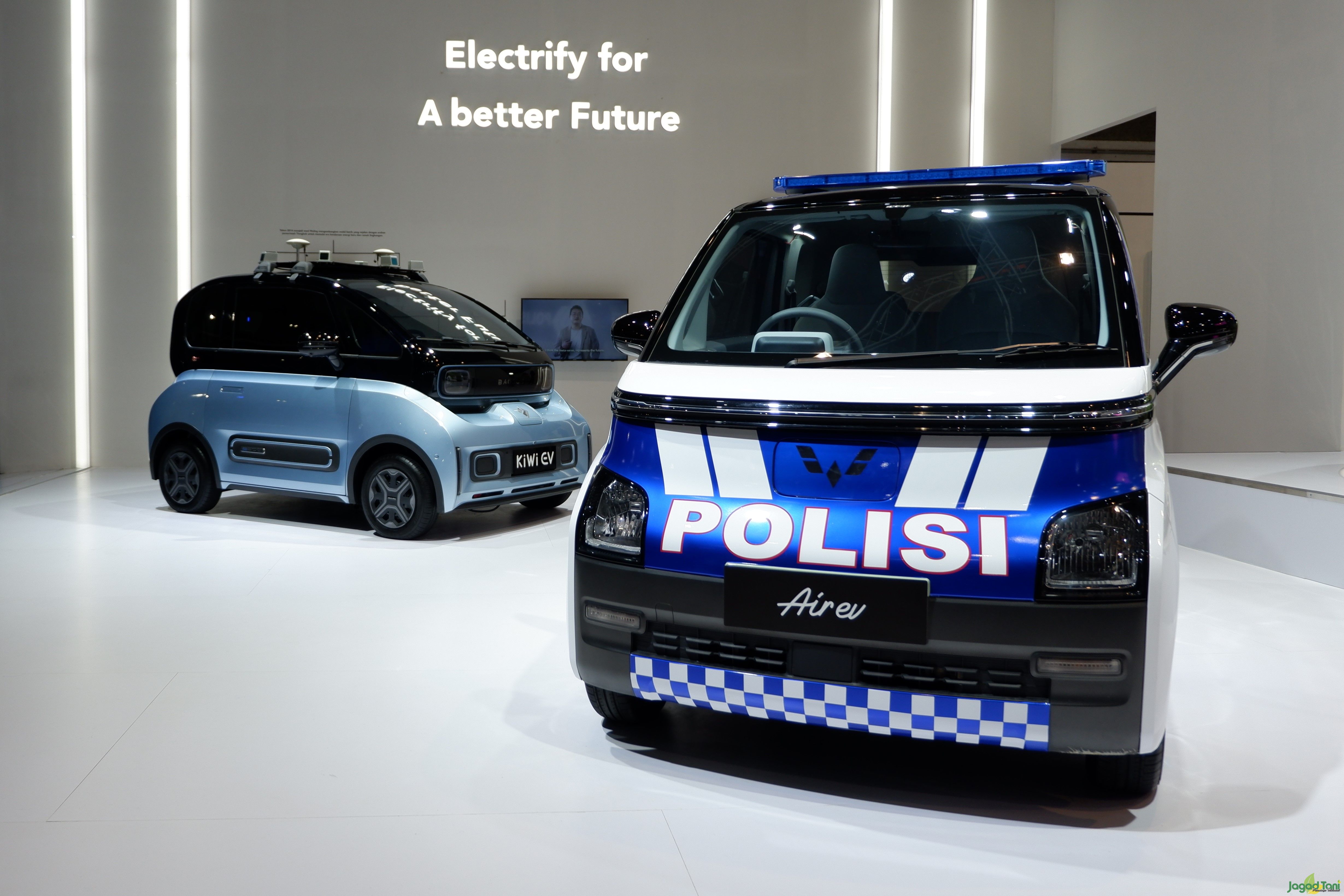 Mobil listrik polisi