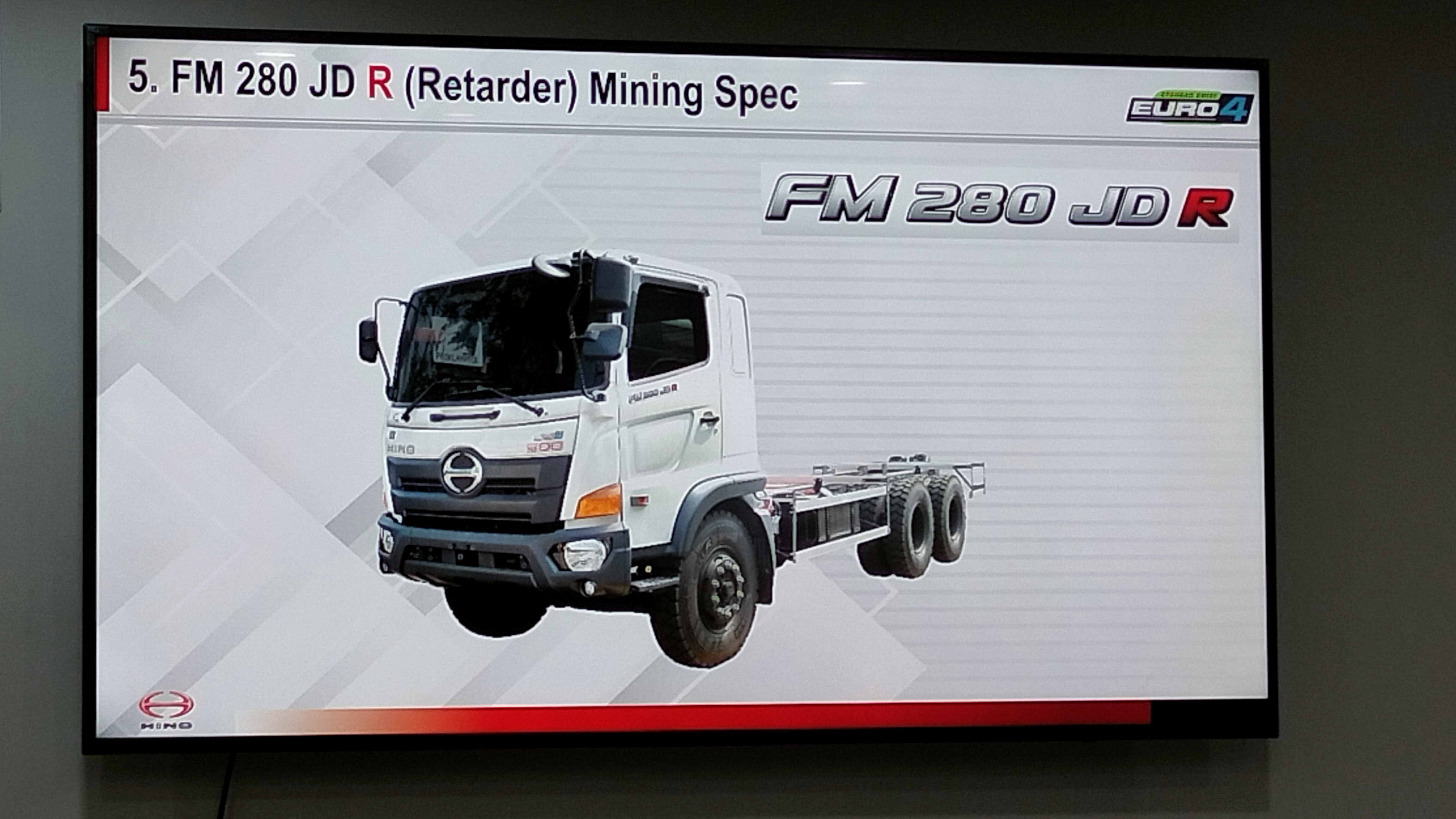 Hino Penuhi Kebutuhan Transportasi Perkebunan Kelapa Sawit