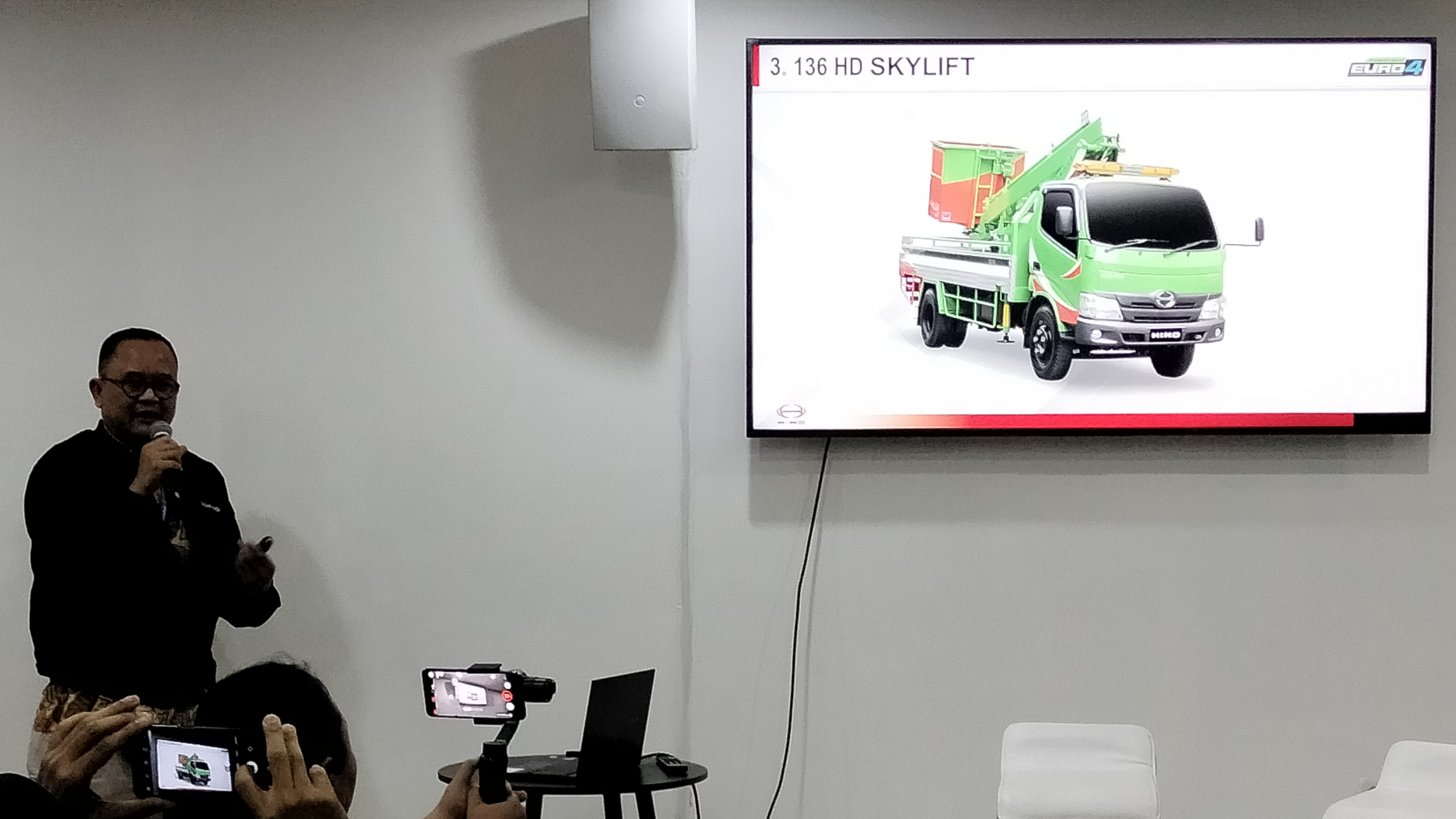 Hino Penuhi Kebutuhan Transportasi Perkebunan Kelapa Sawit
