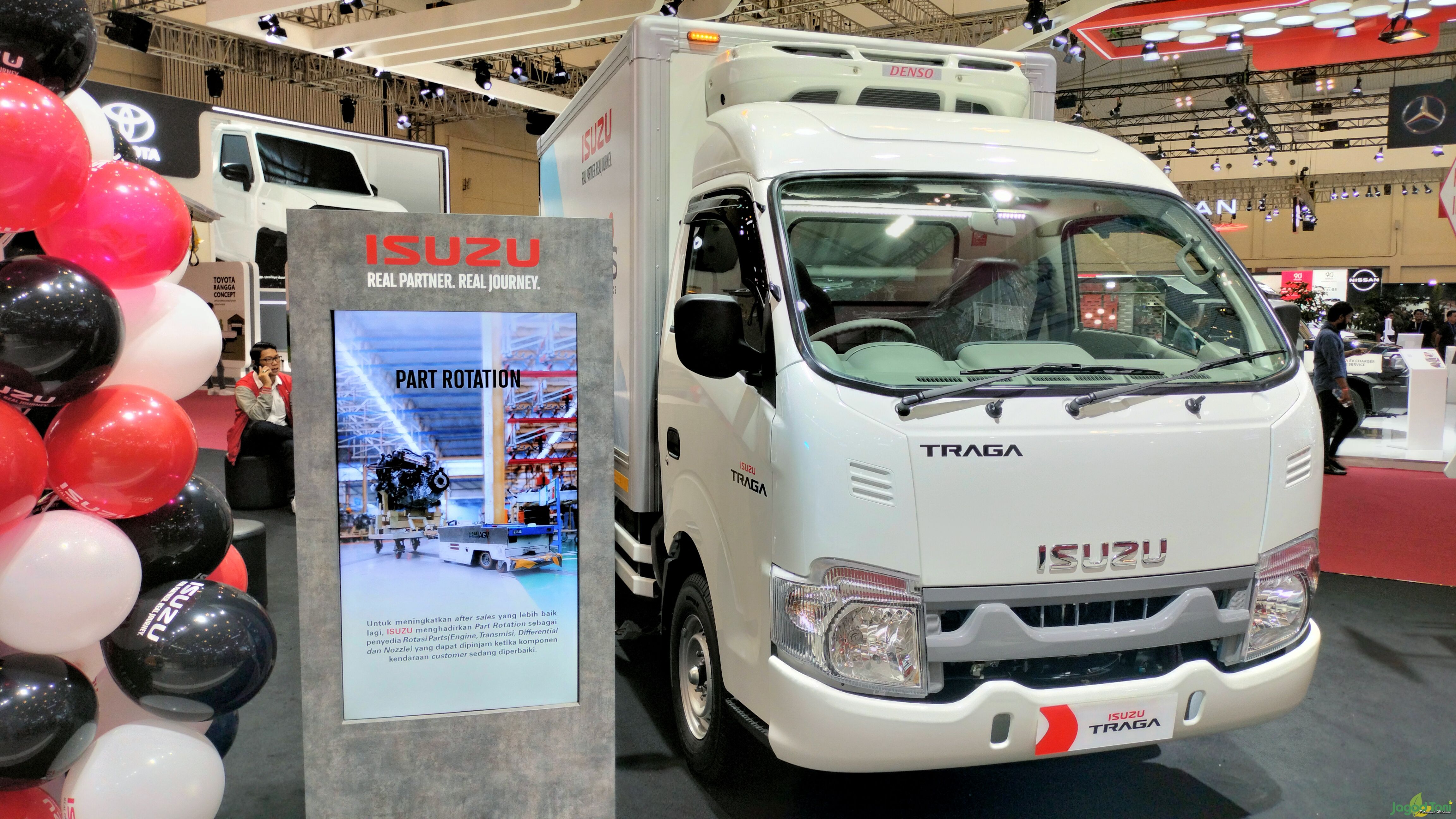 Isuzu traga dengan box pendingin