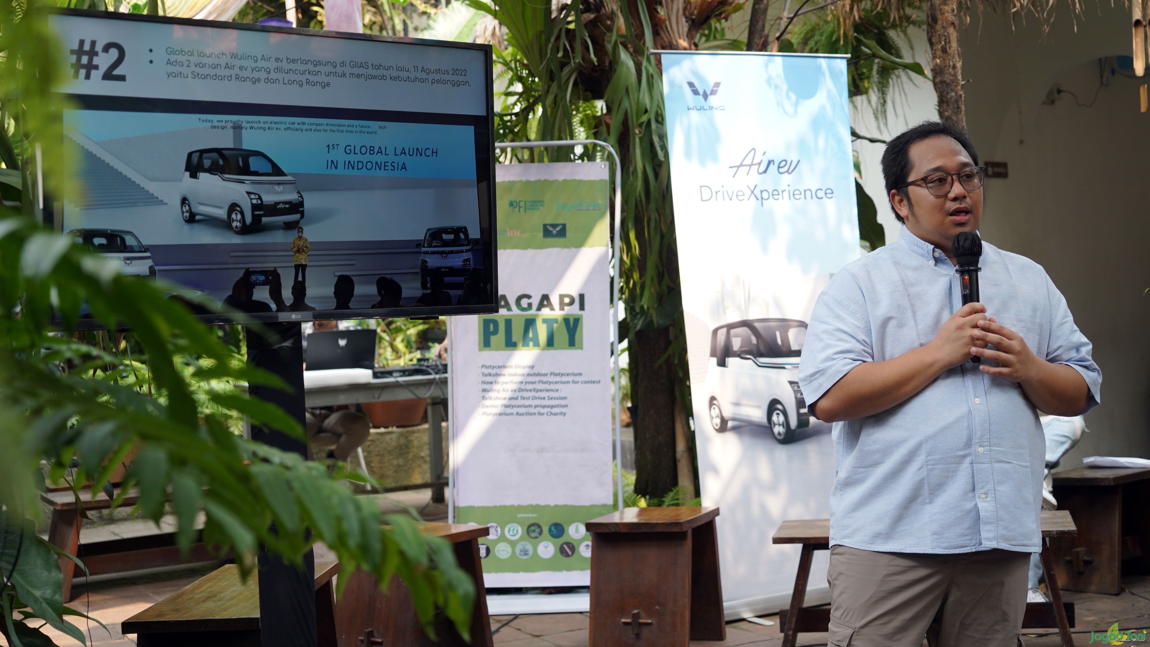 Brian Gomgom selaku Public Relations Manager Wuling Motors 