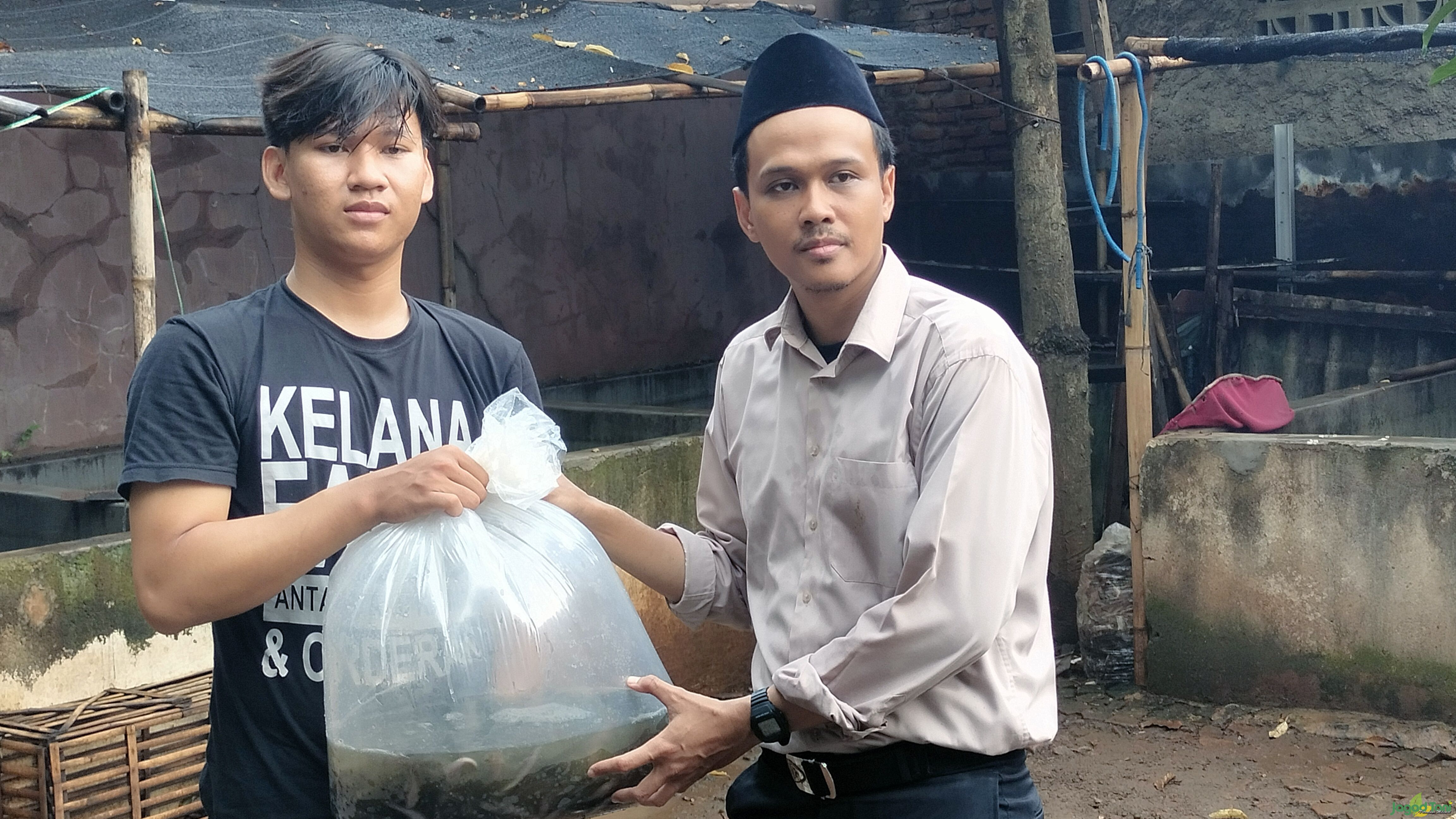 Febri Setiawan bersama rekannya 