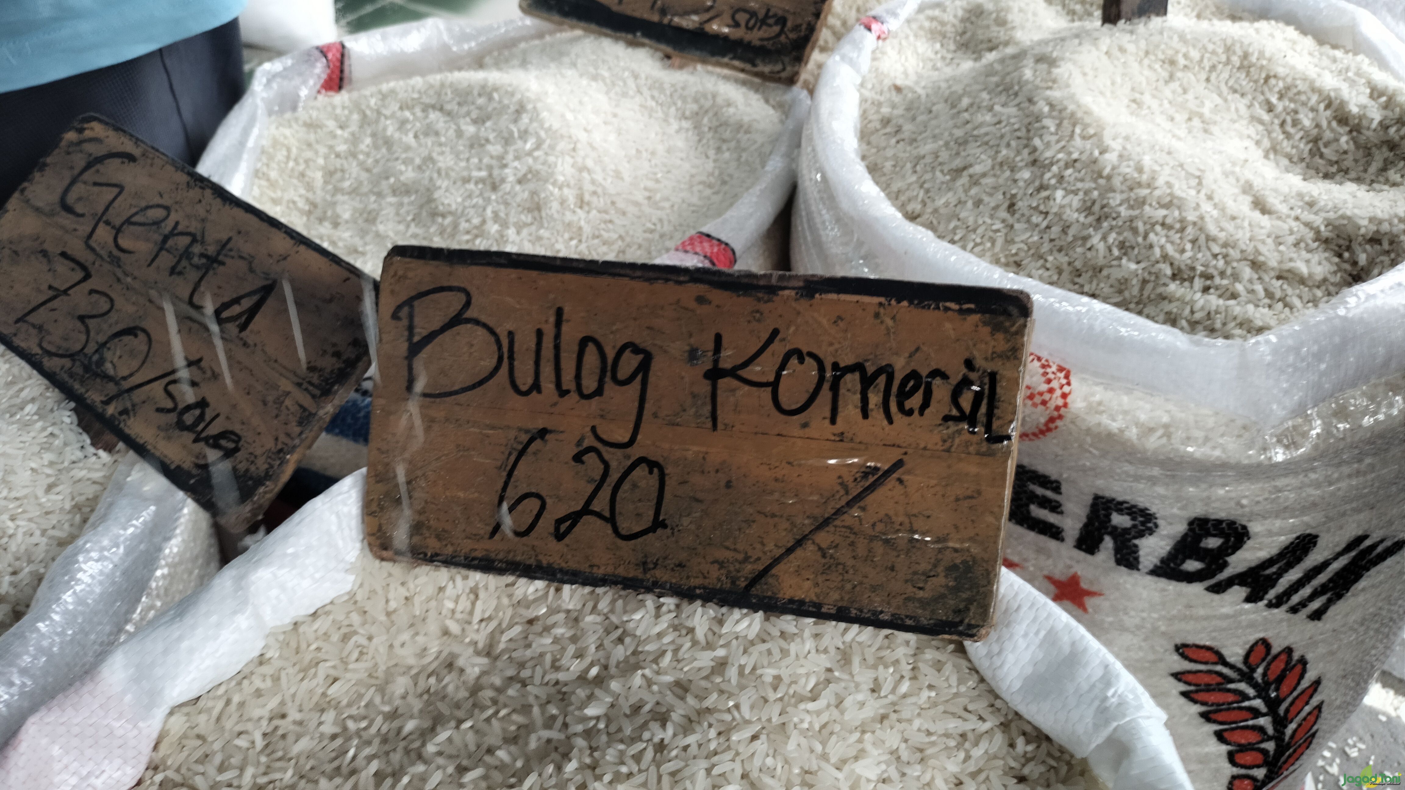 Harga Beras BULOG komersil di Cipinang 