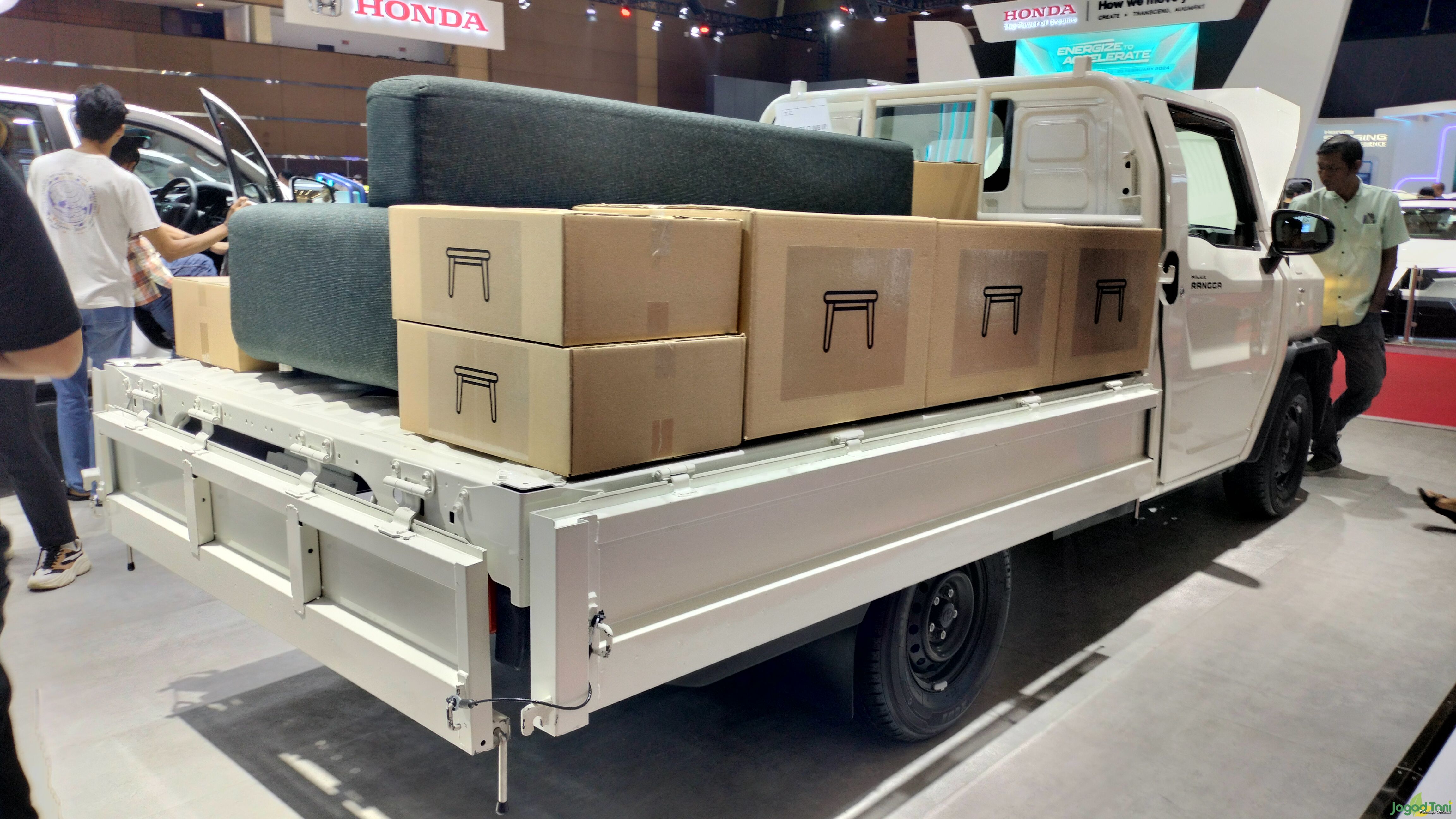  Toyota Hilux Rangga dengan flattdeck three way