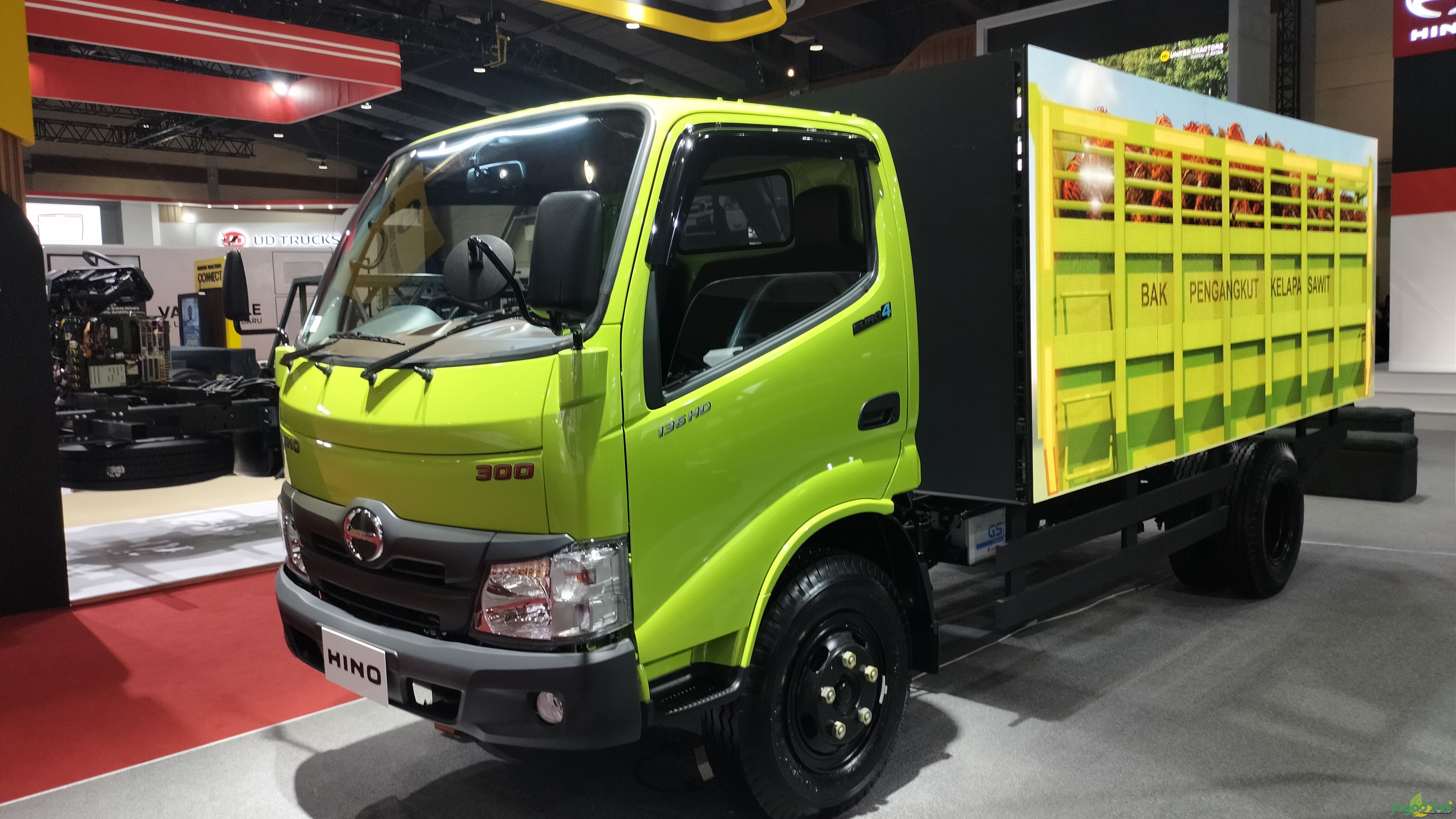 4x4 jadi keunggulan Hino bagi petani kelapa sawit 