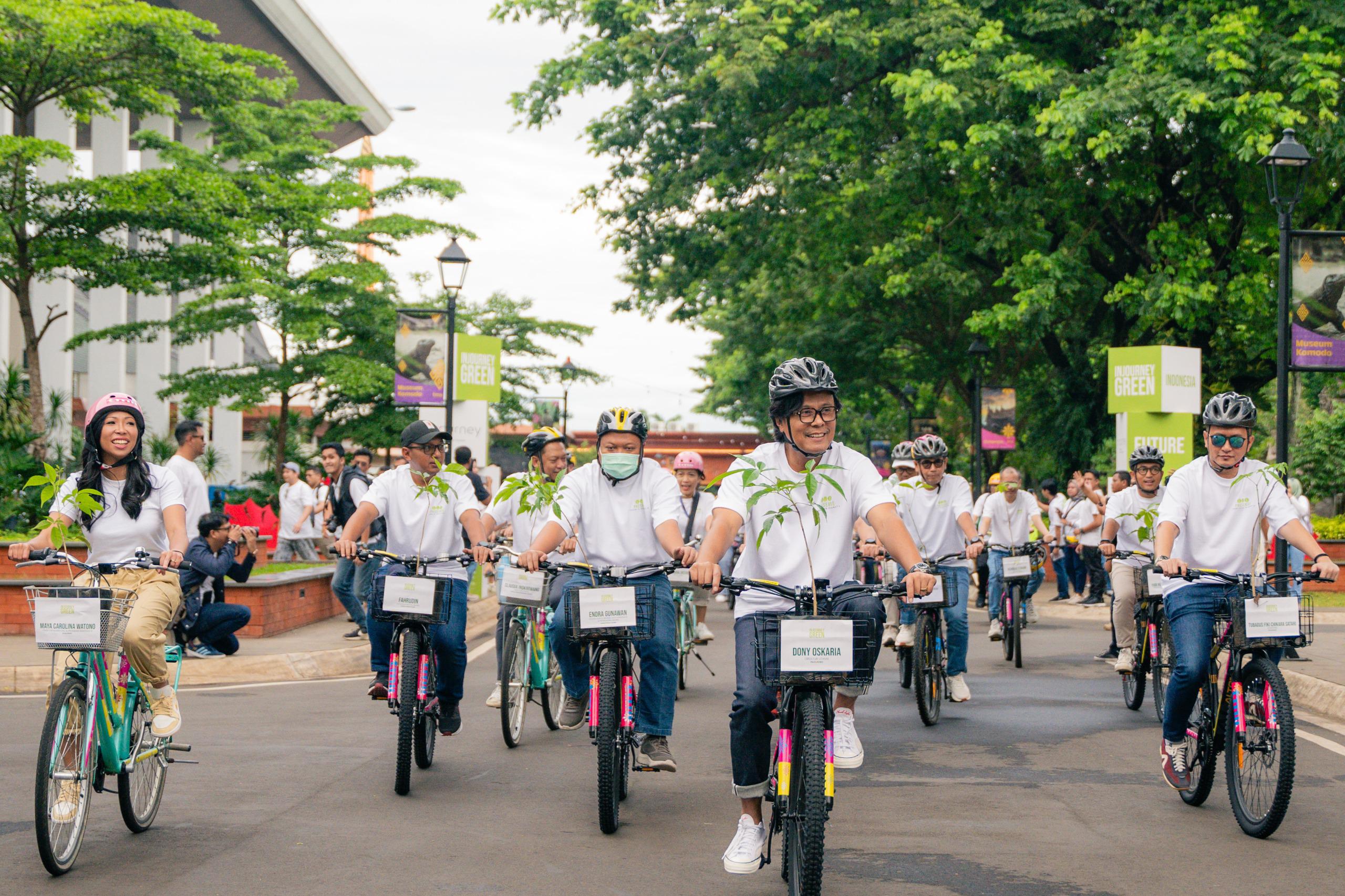 Sebanyak 15.000 pohon ditanam secara serentak oleh jajaran manajemen & karyawan grup InJourney di TM