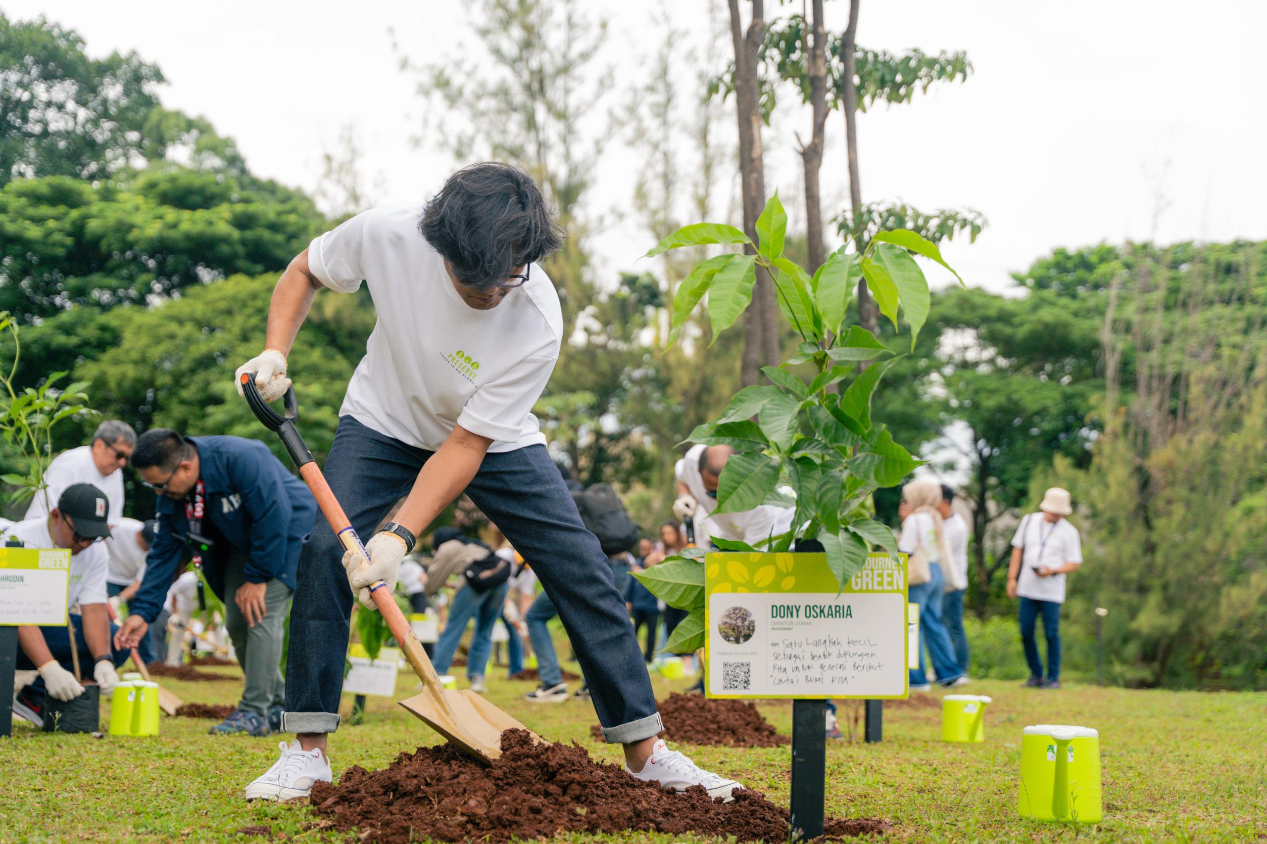 Penanaman Pohon di TMII oleh InJourney Group dalam peluncuran InJourney Green 