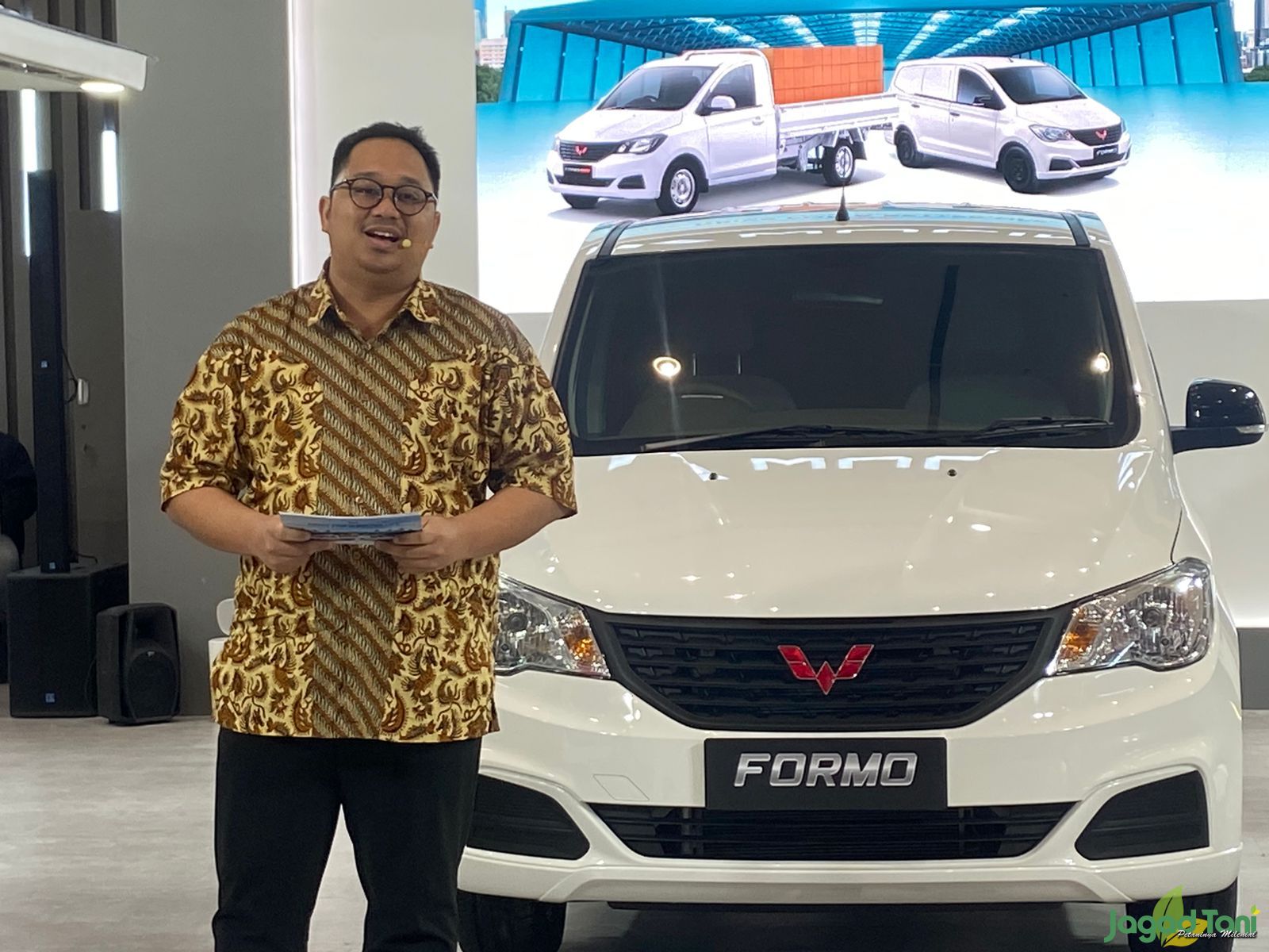 Brian Gomgom selaku Public Relations Manager Wuling Motors