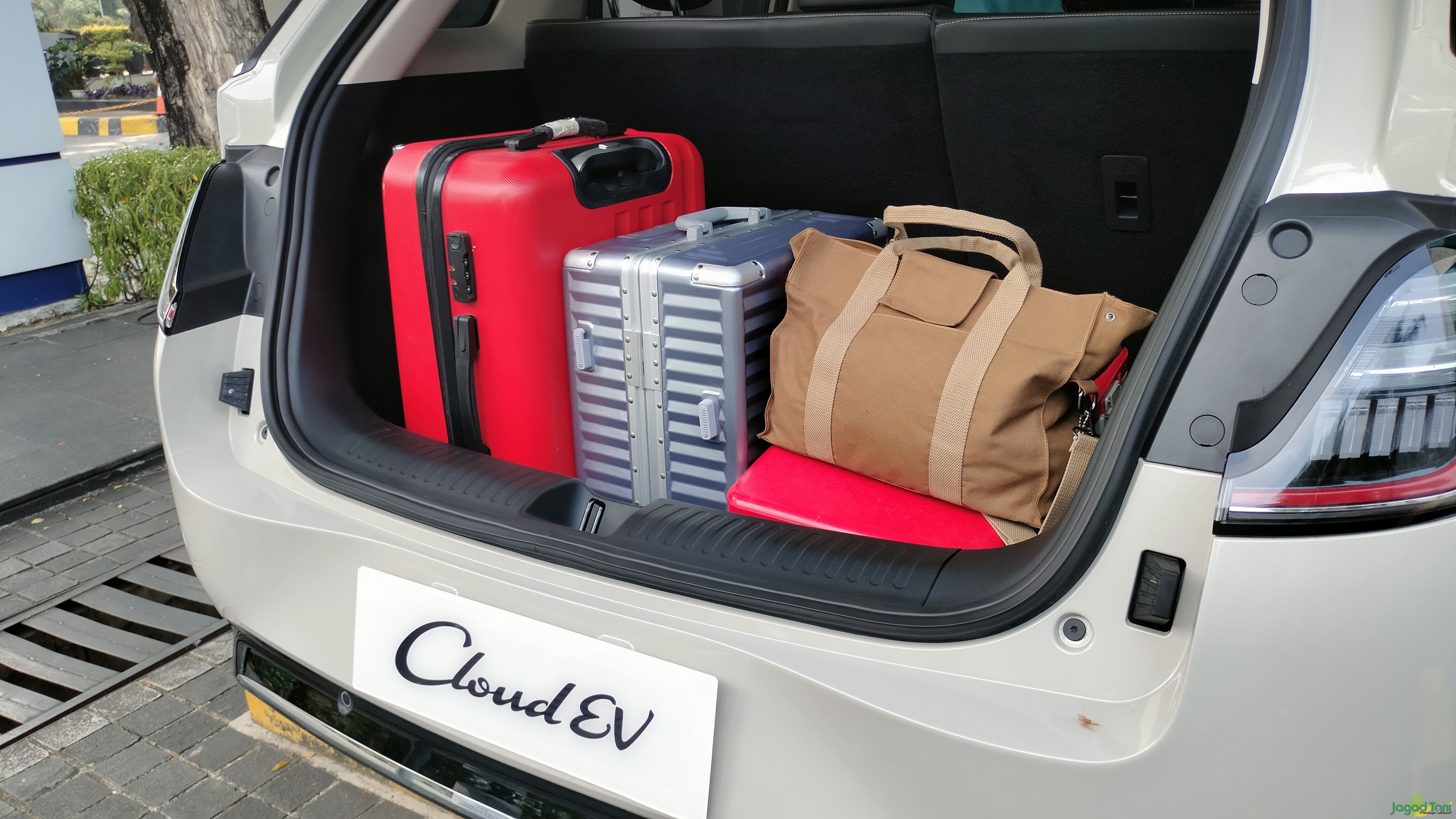 Kapasitas bagasi Wuling Cloud EV