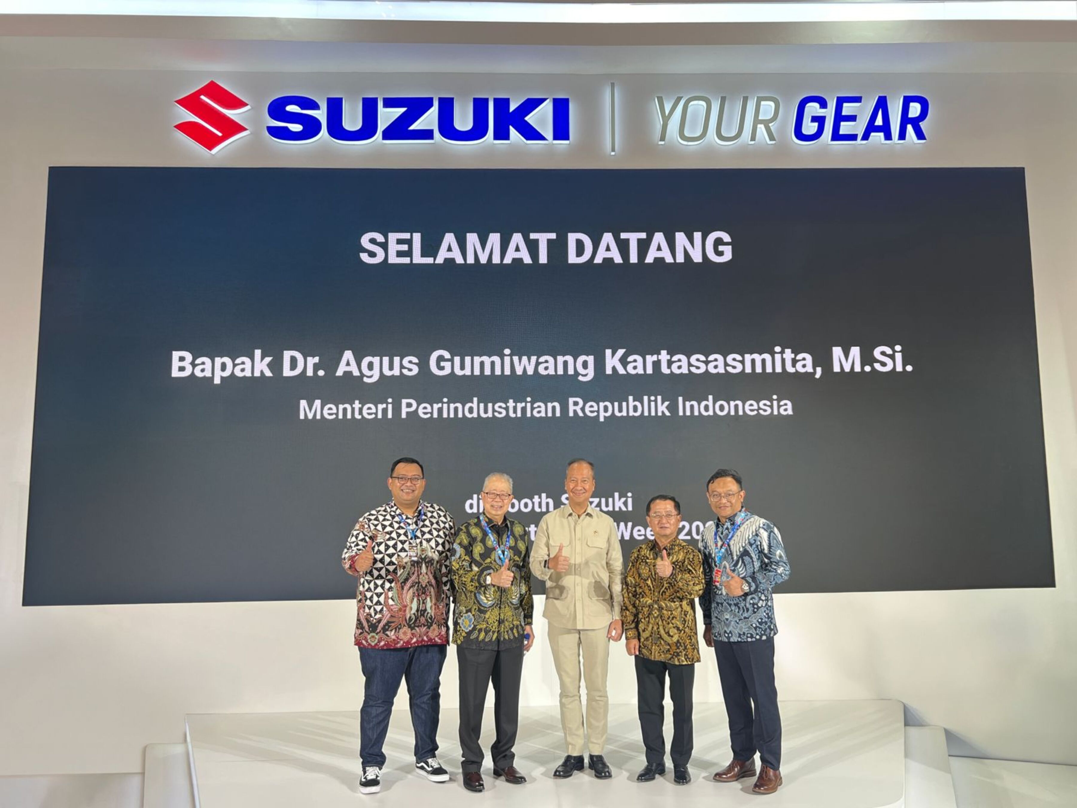 Menteri Perindustrian RI Agus Gumiwang hadir di Booth Suzuki Dalam GJAW 