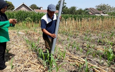 uploads/news/2019/11/alat-penebar-pupuk-dari-38128d19b3614a5_400.jpg
