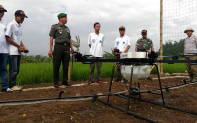 uploads/news/2019/11/drone-harapan-petani-temanggung-73679f2d63fefe5_400.jpg