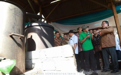uploads/news/2019/12/menuju-swasembada-minyak-kayu-7907660f1994771_400.jpeg