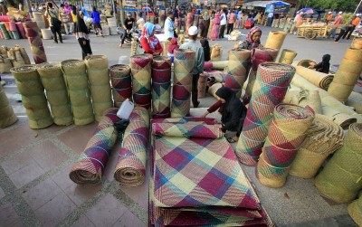 uploads/news/2019/12/merajut-rumput-liar-jadi-642150667a41bb5_400.jpg