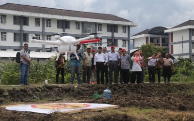 uploads/news/2020/01/drone-pertanian-canggih-dari-19699e0a5248adf_400.jpg