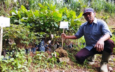 uploads/news/2020/01/petani-penjaga-leuweung-larangan-405996f74f75541_400.jpg