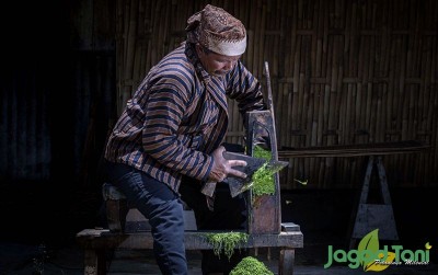 uploads/news/2020/01/senja-petani-tembakau-temanggung-46869792069df36_400.jpg