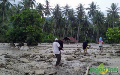 uploads/news/2020/05/derita-petani-pascabanjir-di-886424a45e0d49b_400.jpg