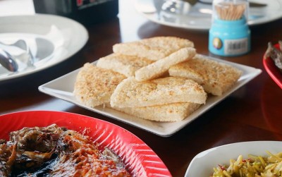 uploads/news/2020/05/embal-makanan-dari-singkong-504749910280ec9_400.JPG