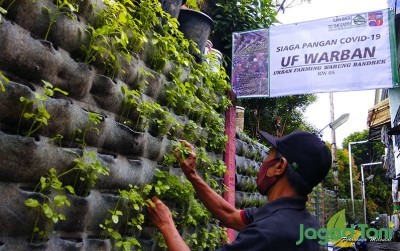 uploads/news/2020/05/hadapi-pandemi-dengan-vertical-19139aabcf6c429_400.jpg