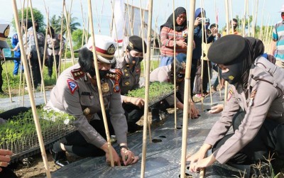 uploads/news/2020/08/peran-polwan-bantu-ketahanan-556046bf7a26b78_400.jpg