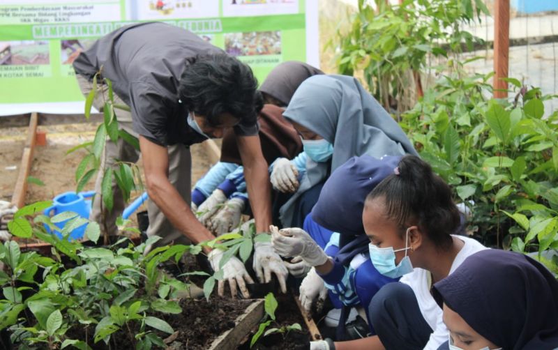 uploads/news/2020/11/hari-pohon-di-indonesia-256575ef4089b36.jpg