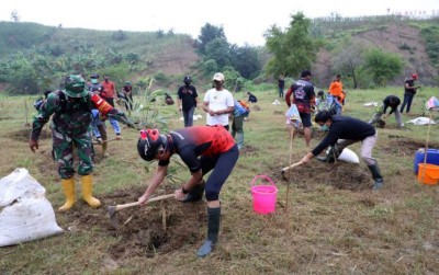 uploads/news/2021/01/ganjar-ajak-masyarakat-menanam-353341e90770f5b_400.jpg
