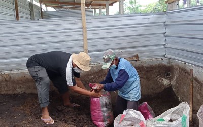 uploads/news/2021/02/pupuk-buatan-kelompok-ternak-5470769b9bd68fc_400.jpg