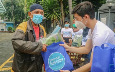 uploads/news/2021/03/budi-luhur-bagikan-sayuran-16336a8d81b94b8_400.jpg