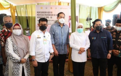 uploads/news/2021/03/ketika-tiga-menteri-panen-79940d10e08dba3_400.jpeg