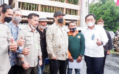 uploads/news/2021/05/menteri-lepas-tanaman-hias-570060900a4ddbf_400.jpg