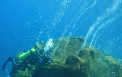 uploads/news/2021/07/keajaiban-cerobong-bawah-laut-627177fffb66312_400.jpg