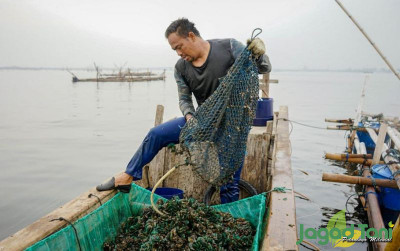 uploads/news/2021/09/perjuangan-nelayan-selamatkan-perekonomian-87761f5f308b58f_400.jpeg