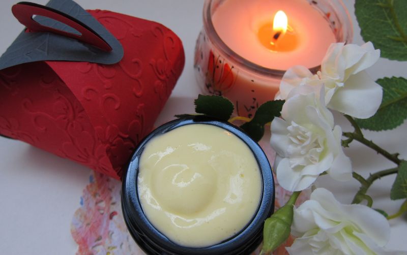 uploads/news/2021/09/skincare-porang-laris-di-404160a516436f9.jpg