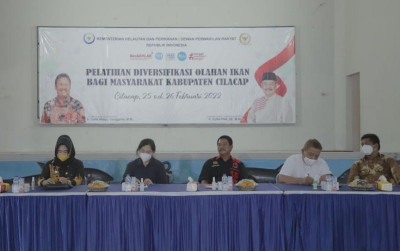 uploads/news/2022/03/kkp-ajarkan-istri-nelayan-1461115e0d9fd90_400.jpeg