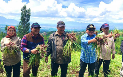 uploads/news/2022/04/hortikultura-asal-garut-siap-16191b218c0b10d_400.jpg