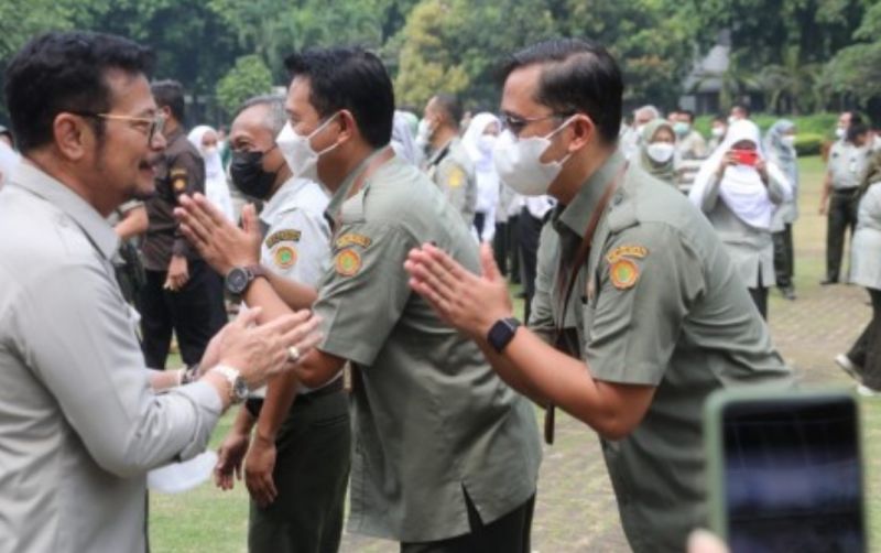 uploads/news/2022/05/mentan-syl-ajak-pegawai-86156b2b9d39bd9.jpg