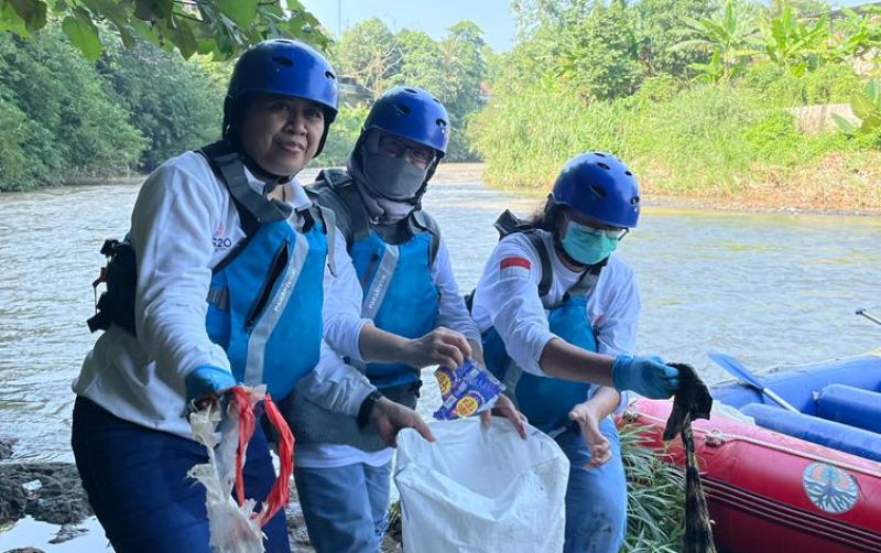 uploads/news/2022/06/aksi-peduli-lingkungan-bersihkan-827095f2bd0f95a.jpeg